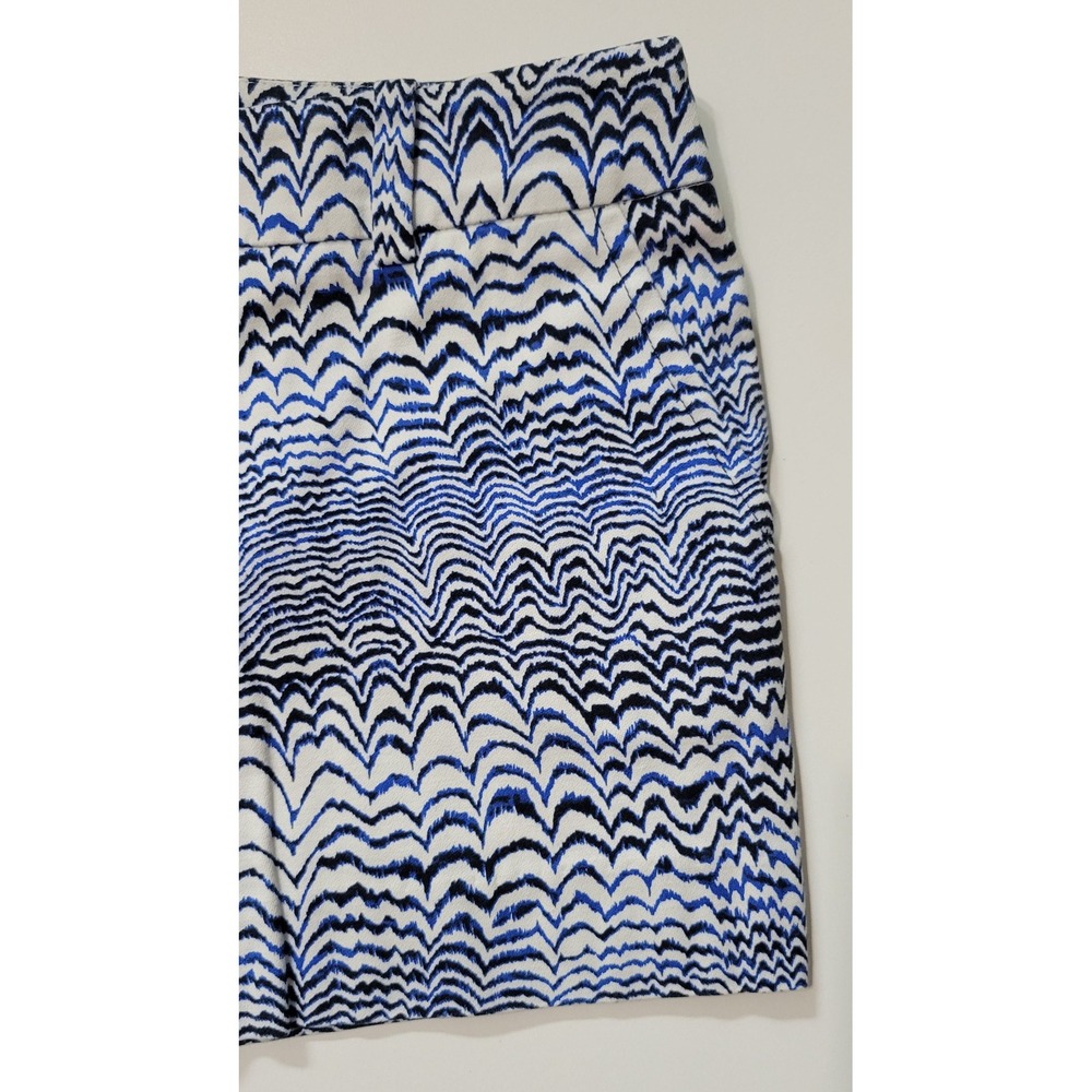 Trina Turk Blue Black and White Patterned Women’s Shorts - Picture 5 of 6